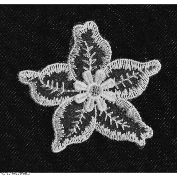 Motif thermocollant dentelle - Fleur - 7 x 7,8 cm - Photo n°2