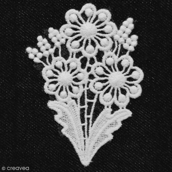Motif thermocollant dentelle - Bouquet de fleurs - 9 x 6,5 cm - Photo n°2