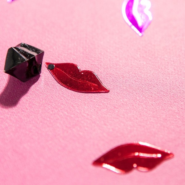 Confettis lèvres rouges rouge - Photo n°2
