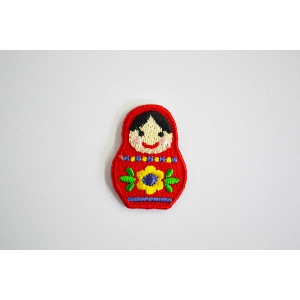 Application à thermocoller poupée russe rouge 30mm x 20mm - Photo n°1