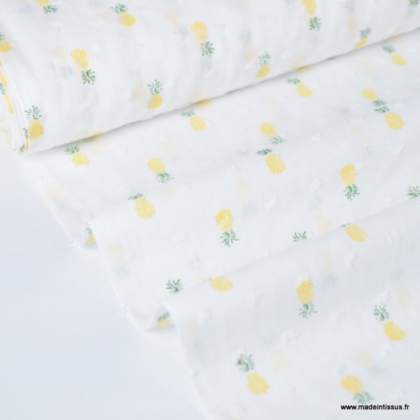Tissu plumetis voile de coton blanc imprimé ananas jaunes - Photo n°1