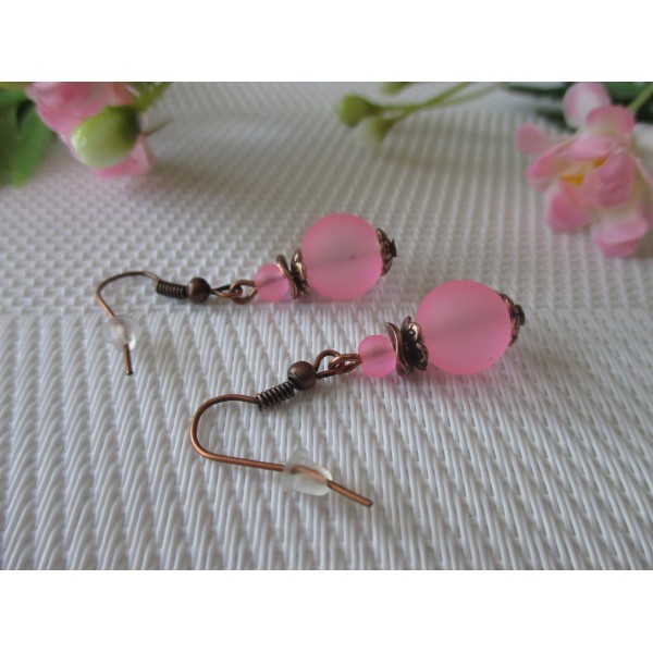 Kit boucles d'oreilles apprêts cuivre rouge et perle en verre rose - Photo n°1