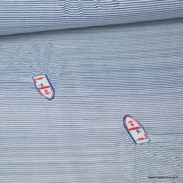 Tissu Viscose à rayures bleues et blanches imprimé bateaux avec effet vagues - Photo n°1