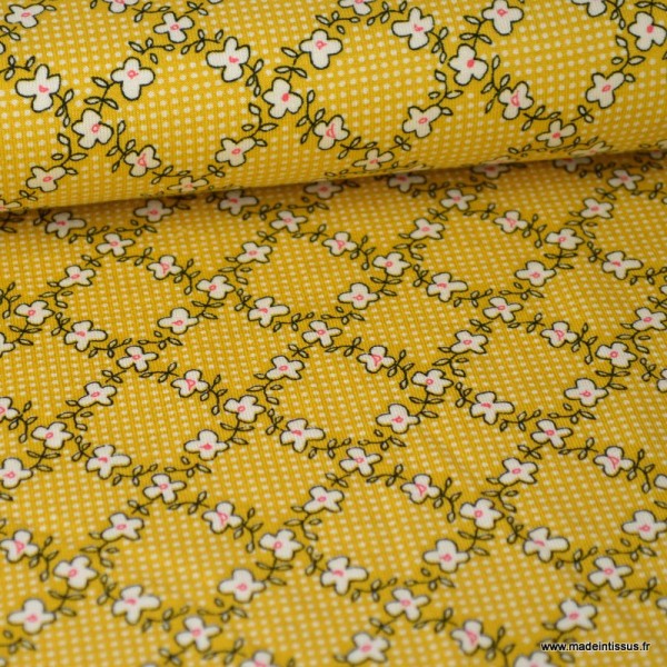 Tissu jersey Viscose imprimé petites fleurs fond jaune - Photo n°1