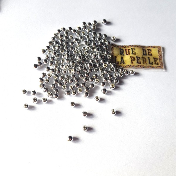 200 Perles en résine argenté 4mm - Photo n°1