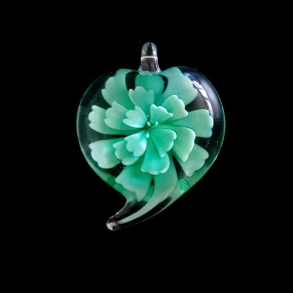 Pendentif goutte coeur en verre , transparent et vert , 37x30mm - S - Photo n°1