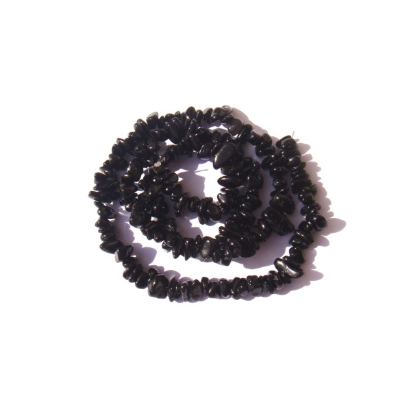 Tourmaline Noire : 70 perles chips 7/10 MM de diamètre - Photo n°1