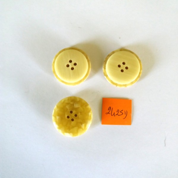 3 Boutons résine beige - 27mm – 2425D - Photo n°1