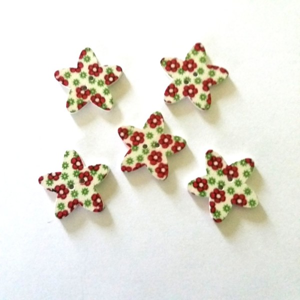 5 Boutons bois, étoile blanche à fleurs rouge – 23mm - Photo n°1