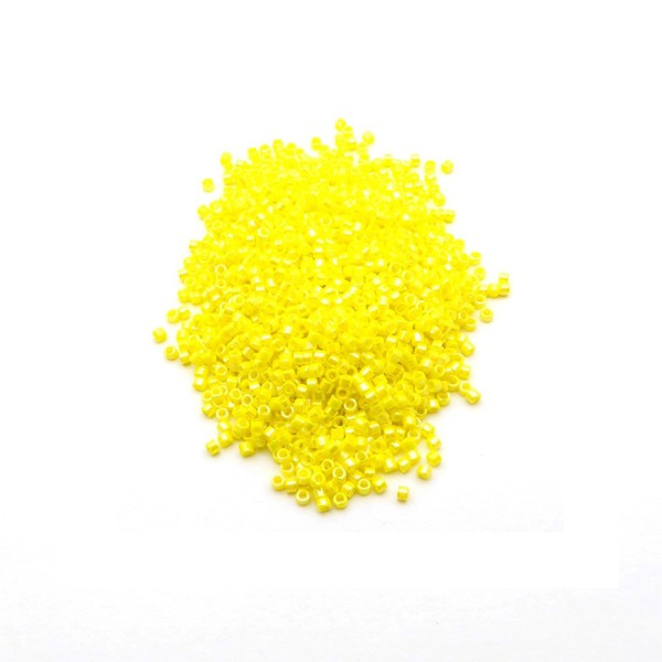 Perles miyuki delica 11/0 Yellow Opaque AB DB0160 par 10 grammes - Photo n°1