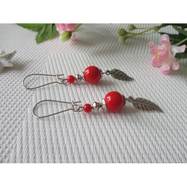 Kit boucle d'oreille perles rouge et plume argent mat - Photo n°1