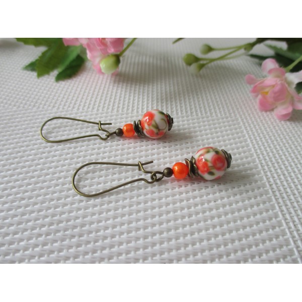 Kit boucles d'oreilles apprêts bronze et perle en verre motif fleur orange - Photo n°1