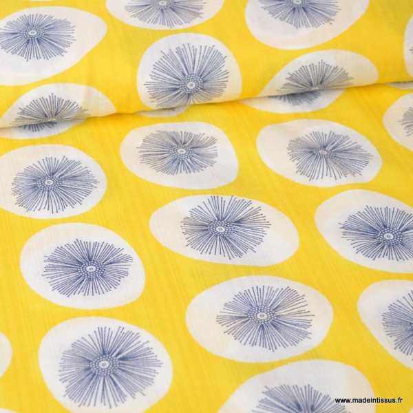 Tissu Voile de Coton Viscose Fleurs de pissenlits bleu marine sur fond Jaune - Photo n°1