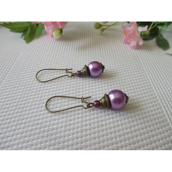 Kit de boucles d'oreilles apprêts bronzes et perle en verre lilas - Photo n°1