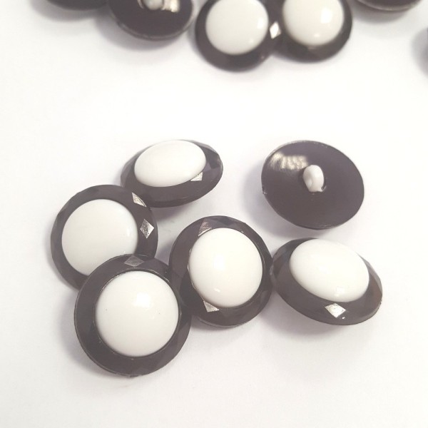 6 Boutons résine noir et blanc – 18mm – 186T - Photo n°1