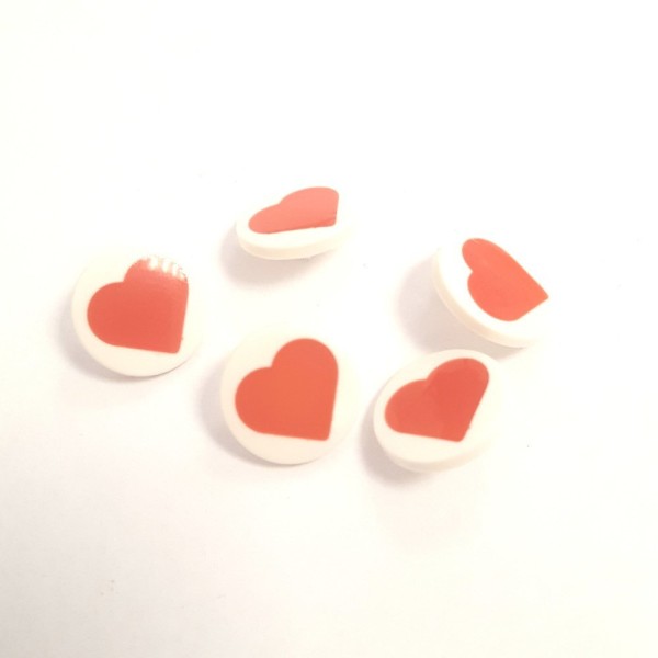 5 Boutons résine blanc et coeur rouge – 14mm – 191T - Photo n°1