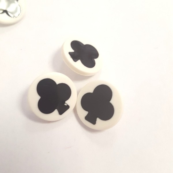 3 Boutons résine blanc et trèfle noir – 14mm – 204T - Photo n°1