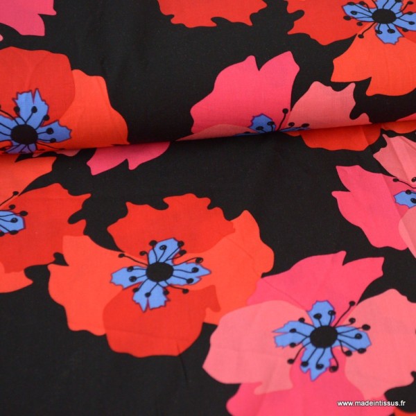 Tissu Viscose à fleurs rouges et roses fond Noir - Photo n°1