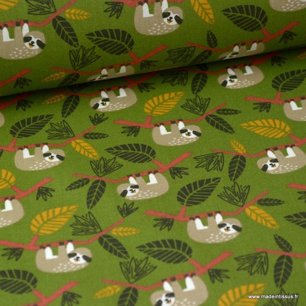 Tissu coton imprimé paresseux dans la Jungle fond Vert - Photo n°1