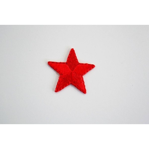 Application à thermocoller étoile rouge 25mm x 25mm - Photo n°1
