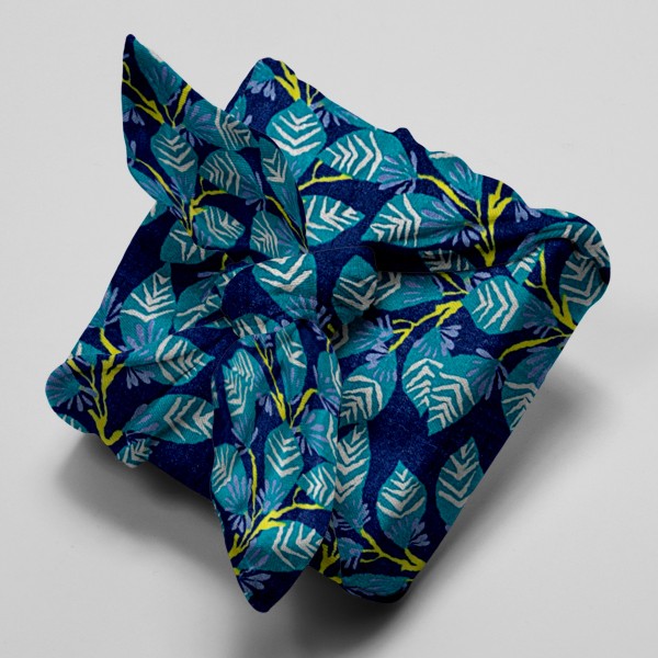 Tissu Coton léger à la coupe - Feuillage sur fond bleu foncé - Détails Métallisés - Par 10 cm - Photo n°4