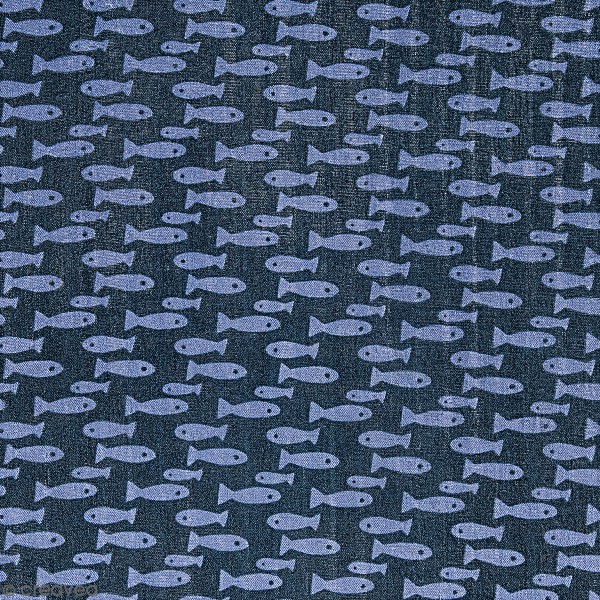 Tissu Coton léger à la coupe - Poissons bleus sur fond bleu foncé - Par 10 cm - Photo n°1