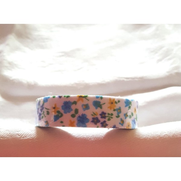 Rouleau de masking tape tissu , fond blanc et fleur jaune / bleu / violet - Photo n°1