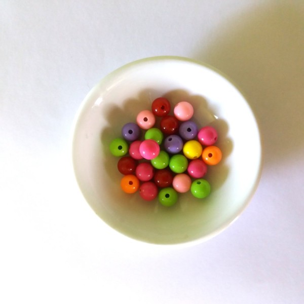 25 Perles en résine multicolore – 8mm - Photo n°1