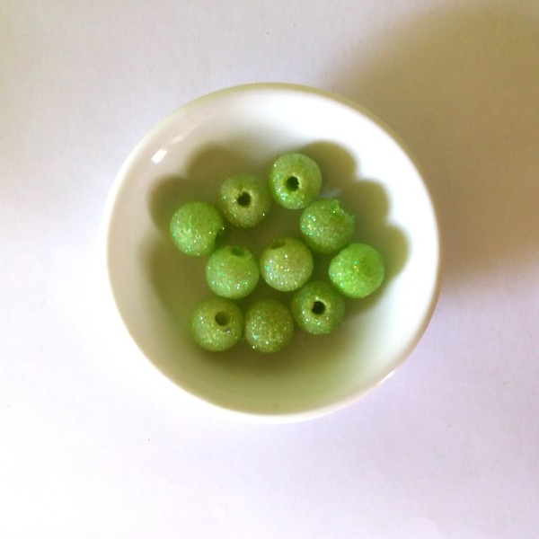 10 Perles en résine vert pailleté – 12mm - Photo n°1