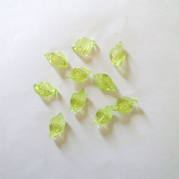 10 Perles feuilles en résine vert transparent – 10x18mm - Photo n°1