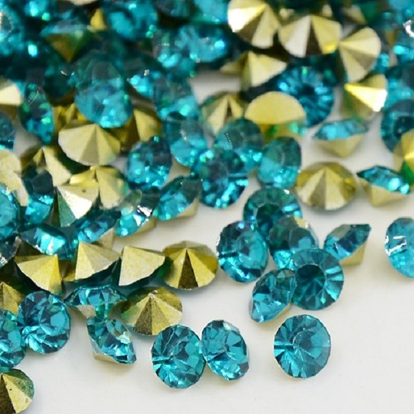 Cabochons strass forme diamant 5 mm vert x 100 - Photo n°1