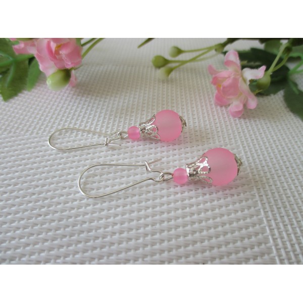 Kit boucles d'oreilles perle en verre rose et apprêts argentés - Photo n°1
