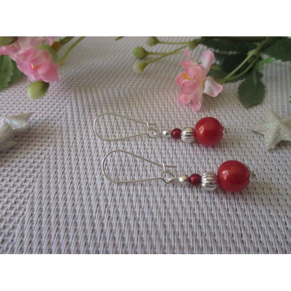 Kit de boucles d'oreilles apprêts argentés et perle en verre rouge - Photo n°1