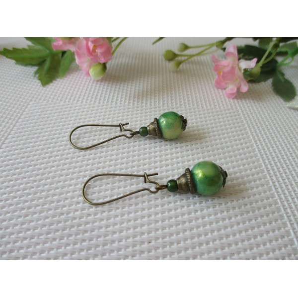Kit de boucles d'oreilles apprêts bronzes et perle en verre verte brillante - Photo n°1