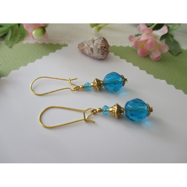 Kit de boucles d'oreilles apprêts doré et perle en verre à facette bleue - Photo n°1