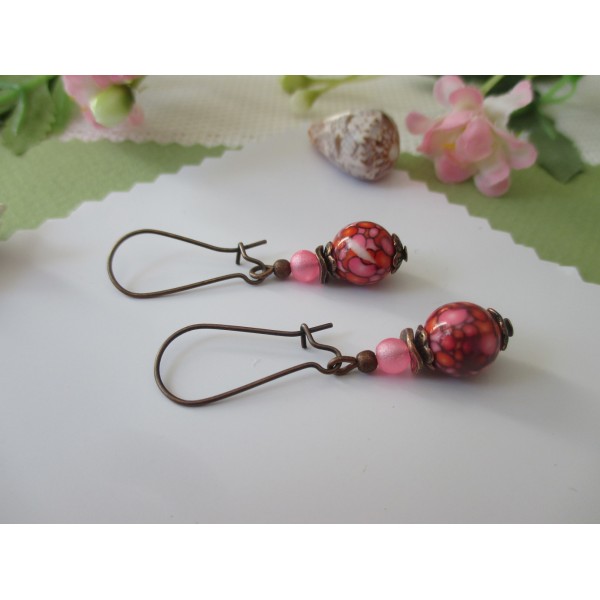 Kit de boucles d'oreilles apprêts cuivre et perle à motif rose et rouge - Photo n°1