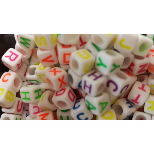 100 Perles Alphabet 6mm Blanche Ecriture Mixte Fluo Lettre Cube Braclet, Attache tetine, Porte clé - Photo n°2
