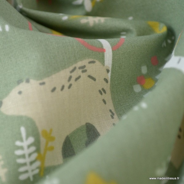 Tissu coton imprimé ours dans la foret beige fond Kaki. Oeko tex - Photo n°3