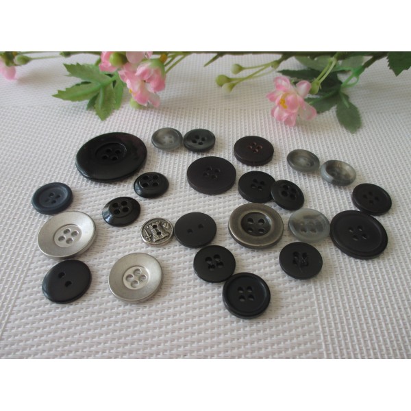 Boutons acrylique ton gris noir marron foncé x 24 - Photo n°1
