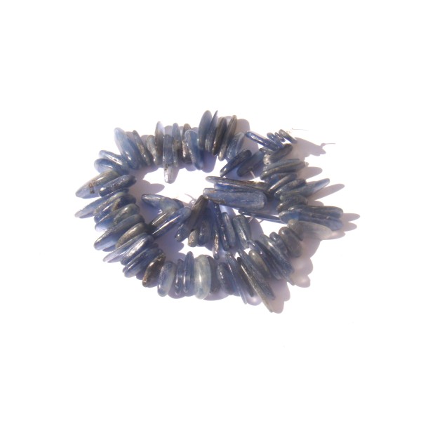 Cyanite : 30 perles chips aiguillettes irrégulières 9/25 MM de hauteur environ - Photo n°1