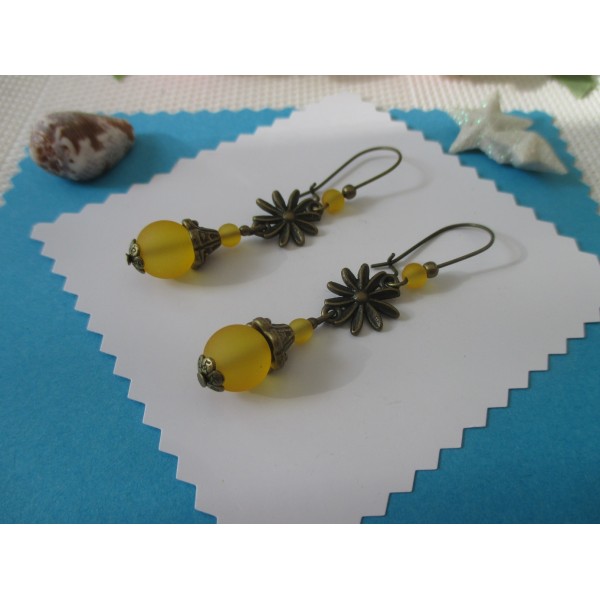Kit boucles d'oreilles connecteur bronze et perles en verre jaune orangé - Photo n°1