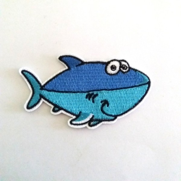 Thermocollant requin bleu – 8,2x4,8cm – écusson à coudre - Photo n°1