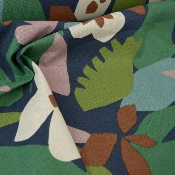 Tissu Toile de coton Canva imprimé feuilles marron, vieux rose et vert fond bleu indig - Photo n°2