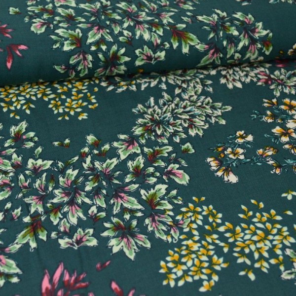 Tissu Viscose motif fleurs fond vert - Photo n°1