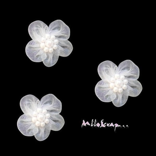 Appliques fleurs tissu petites perles blanc - 5 pièces - Photo n°1