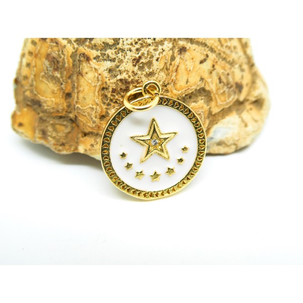 Pendentif rond avec étoiles - 16*18mm doré et émail blanc - Photo n°1