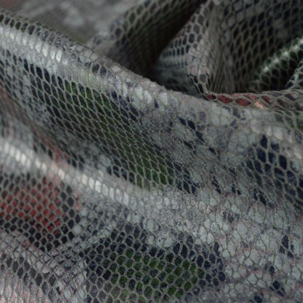 Tissu Scuba aspect faux cuir aspect reptile gris et rouge - Photo n°3