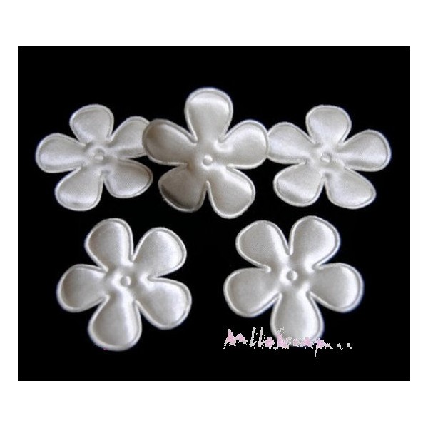 Appliques fleurs tissu satin blanc - 5 pièces - Photo n°1
