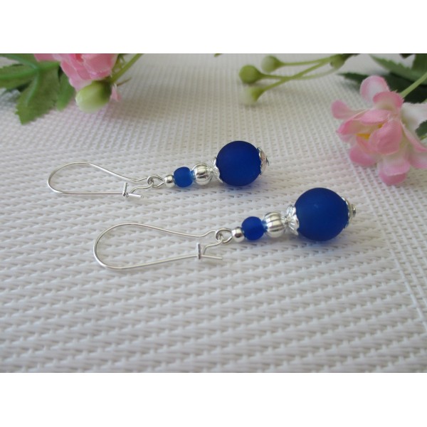 Kit boucles d'oreilles perles givrées bleu nuit et apprêts argentés - Photo n°1
