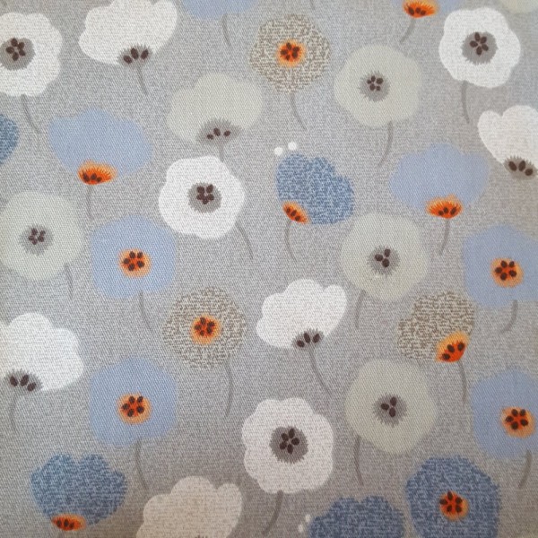 Coupon tissu  - fleurs blanche, bleue sur fond gris - coton - 40x50cm - Photo n°1
